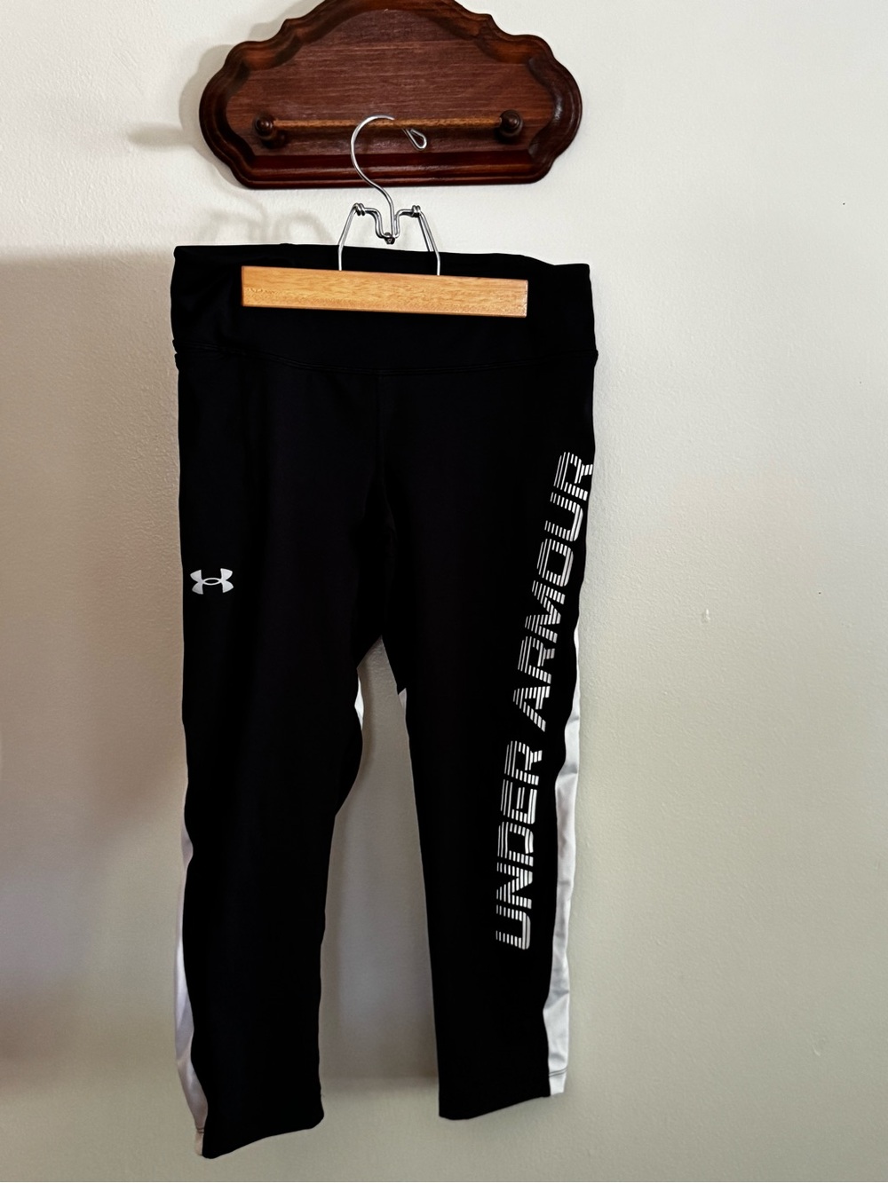 Under Armour Black crop Leggings with White Side Panels and Logo